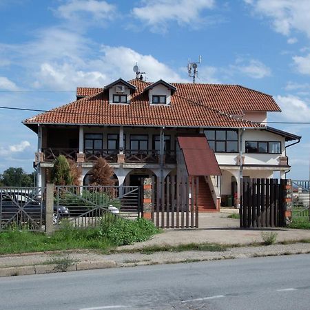 Motel Imperija Ub Esterno foto