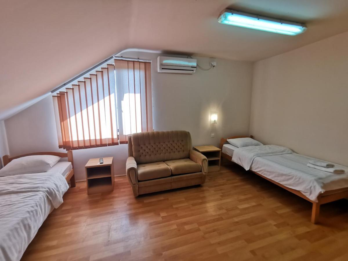 Motel Imperija Ub Esterno foto