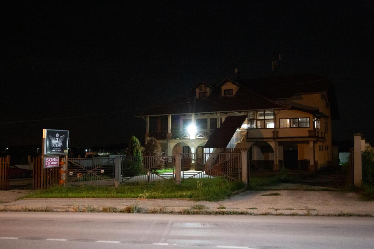 Motel Imperija Ub Esterno foto
