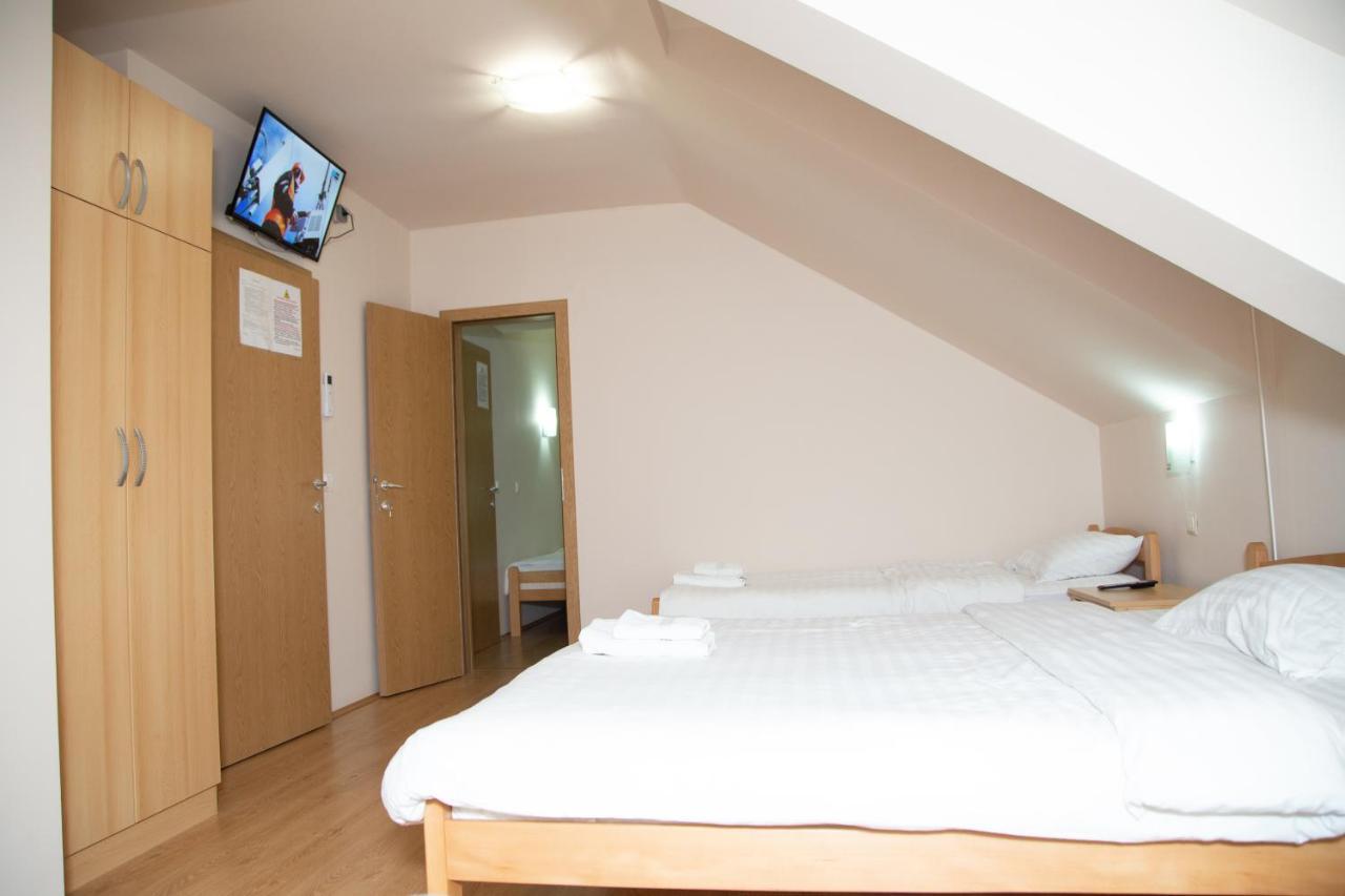 Motel Imperija Ub Esterno foto
